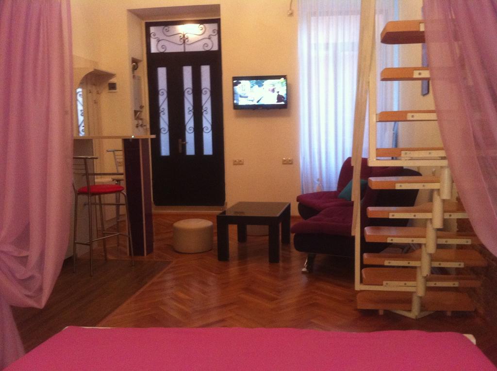 Apartamento Comfortable Flat In Central Tiflis Habitación foto